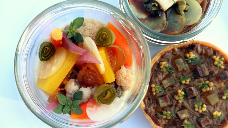 Odinsthal-Rind, Vichysoisse, Rauchfisch, eingelegtes Gemüse, Dill und Senfkaviar - dazu gab es einen 2018er Spätburgunder Muschelkalk im Glas